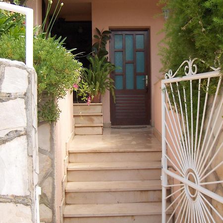 Guest House Roza Vrboska Rom bilde