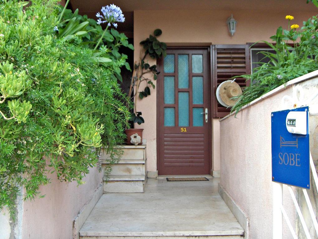 Guest House Roza Vrboska Rom bilde
