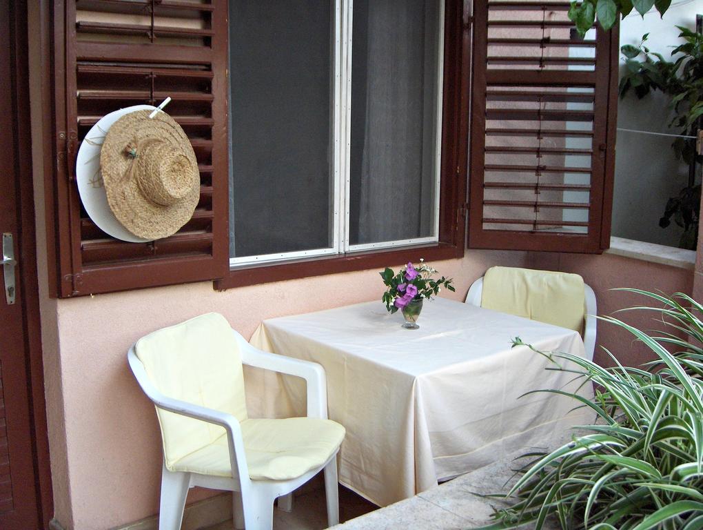 Guest House Roza Vrboska Rom bilde
