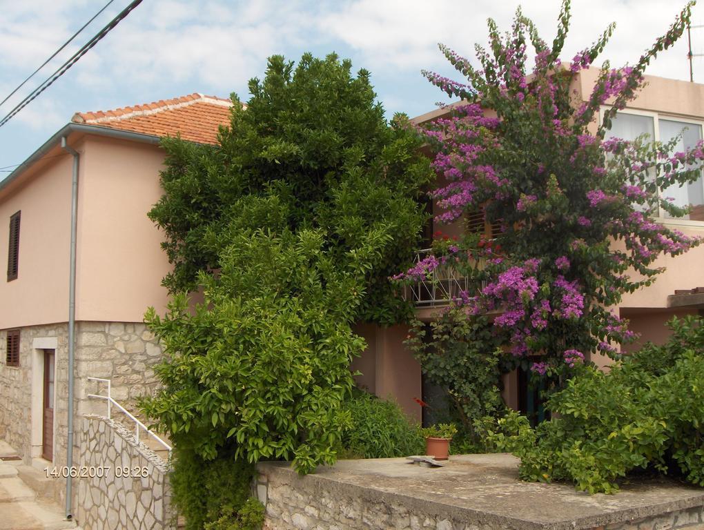 Guest House Roza Vrboska Eksteriør bilde