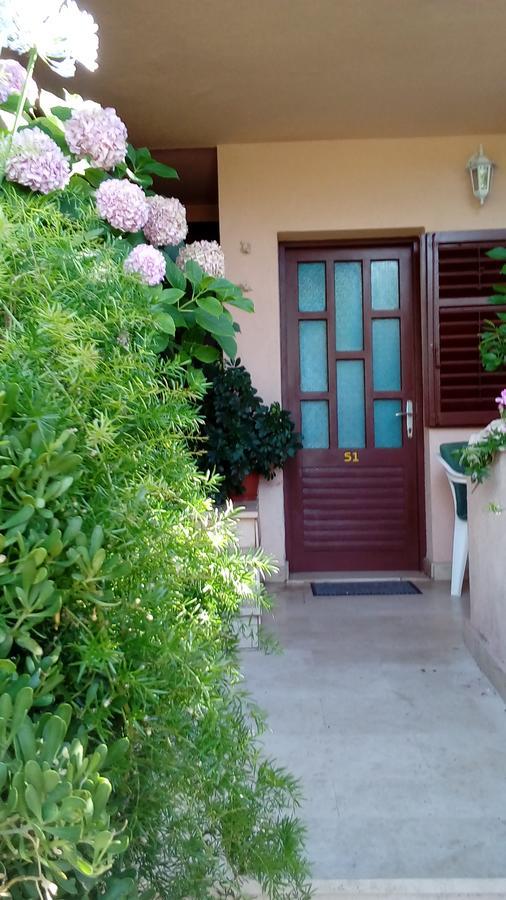 Guest House Roza Vrboska Eksteriør bilde